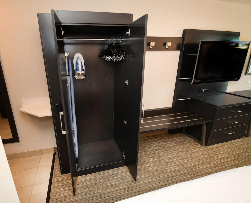 Holiday Inn Express Hotel & Suites Grand Forks By Ihg Exteriör bild