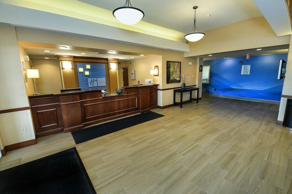 Holiday Inn Express Hotel & Suites Grand Forks By Ihg Exteriör bild