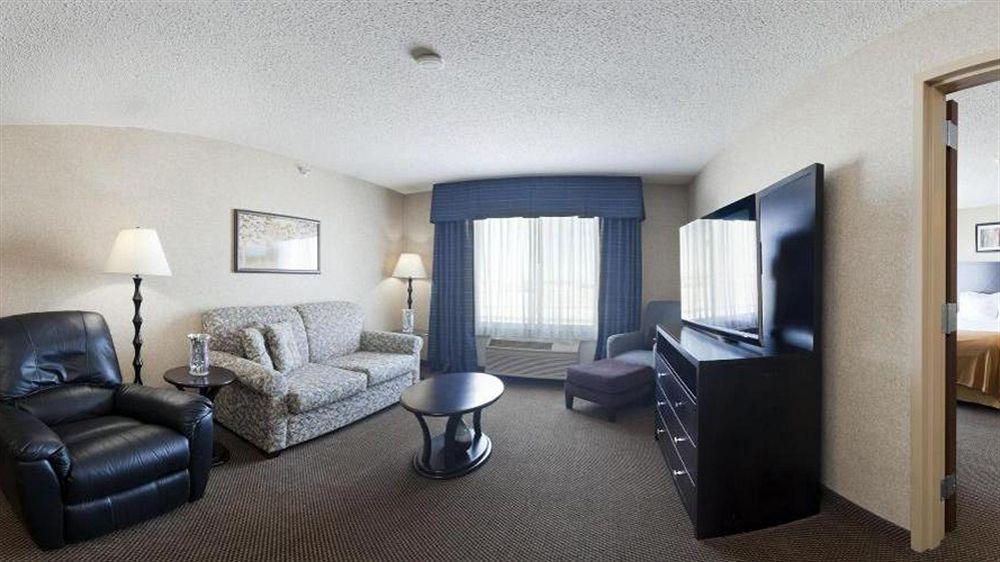 Holiday Inn Express Hotel & Suites Grand Forks, An Ihg Hotel Exteriör bild