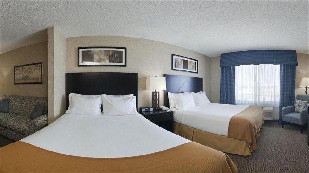 Holiday Inn Express Hotel & Suites Grand Forks By Ihg Exteriör bild
