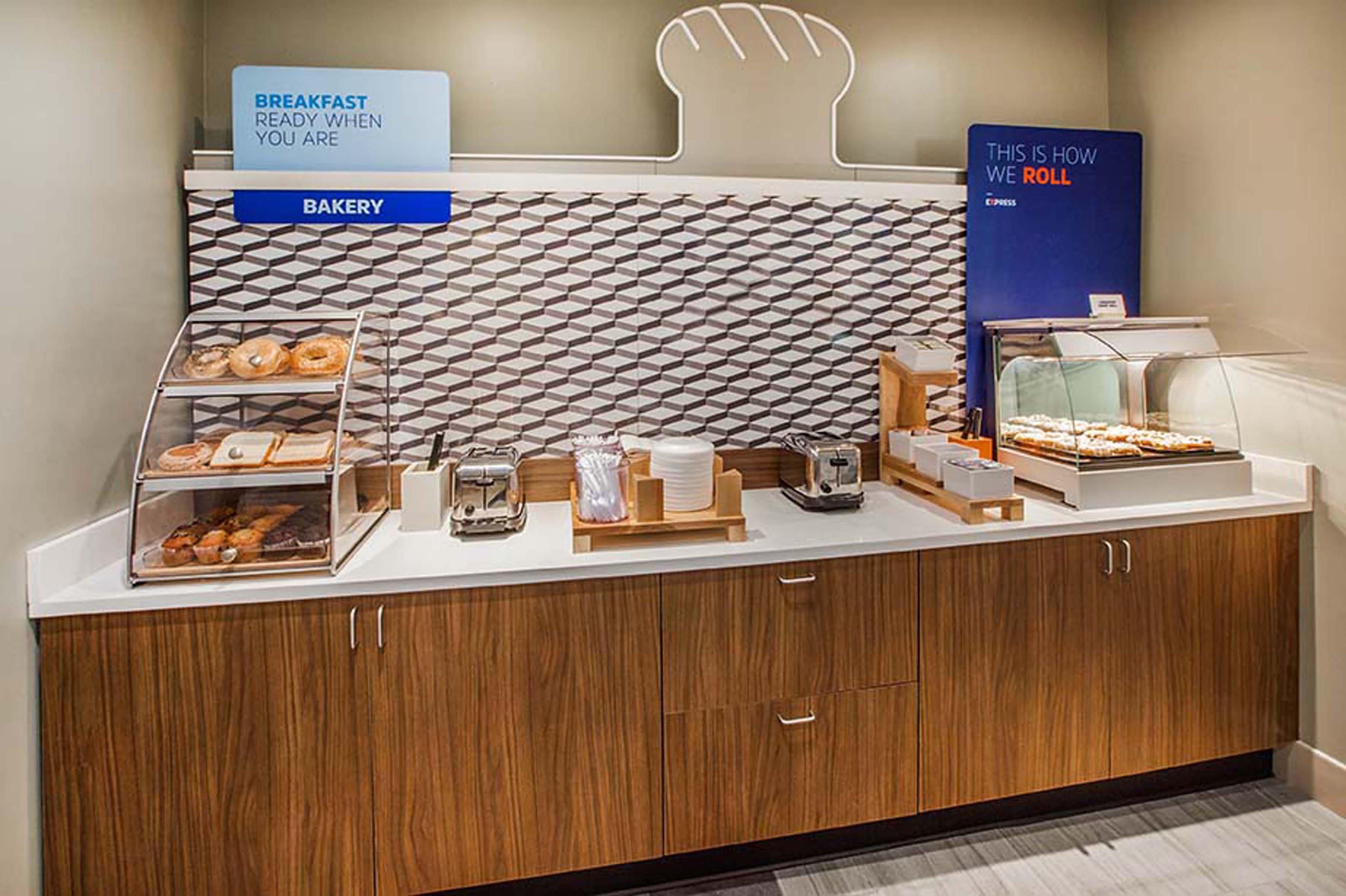 Holiday Inn Express Hotel & Suites Grand Forks By Ihg Exteriör bild