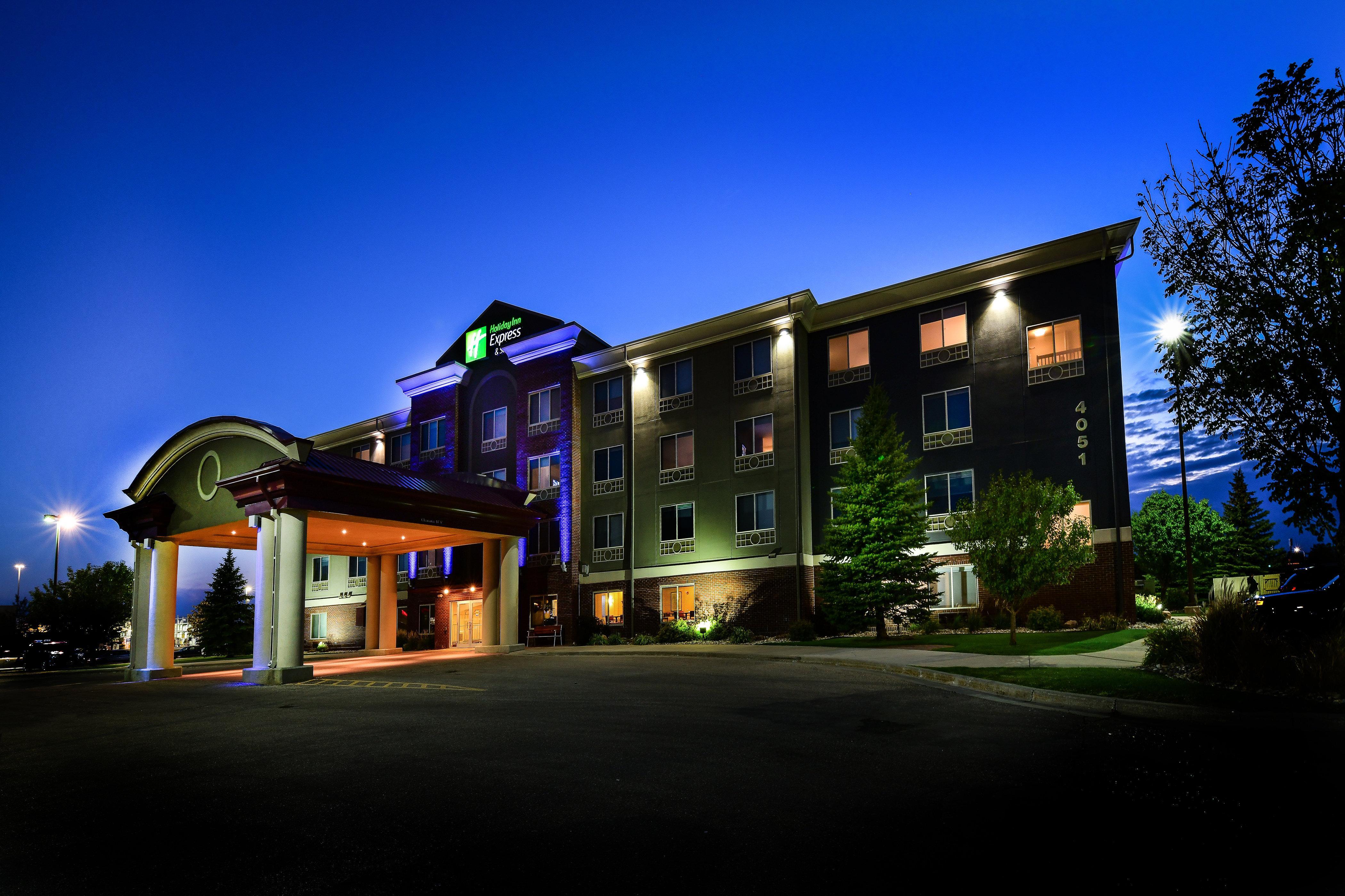 Holiday Inn Express Hotel & Suites Grand Forks, An Ihg Hotel Exteriör bild