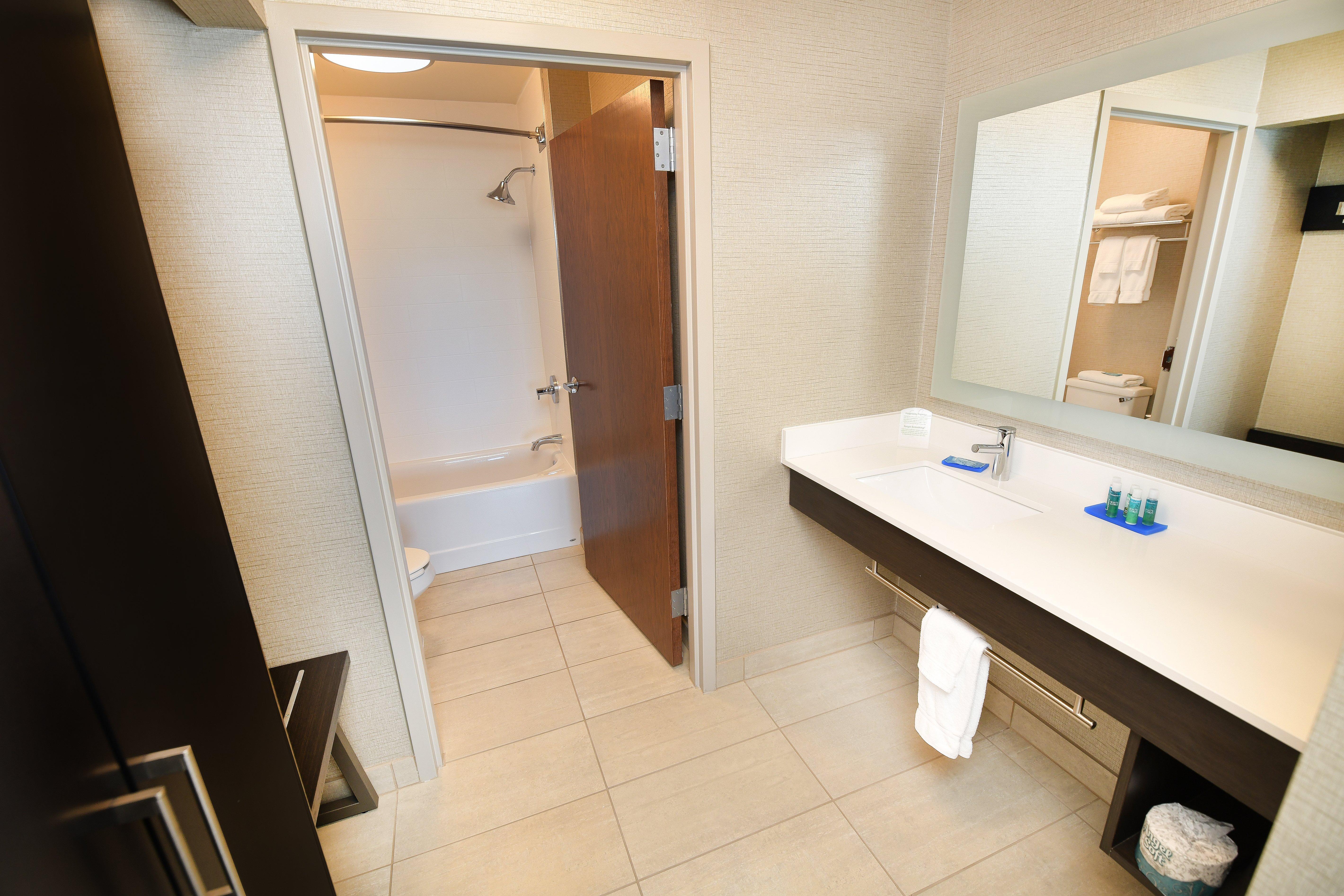 Holiday Inn Express Hotel & Suites Grand Forks, An Ihg Hotel Exteriör bild