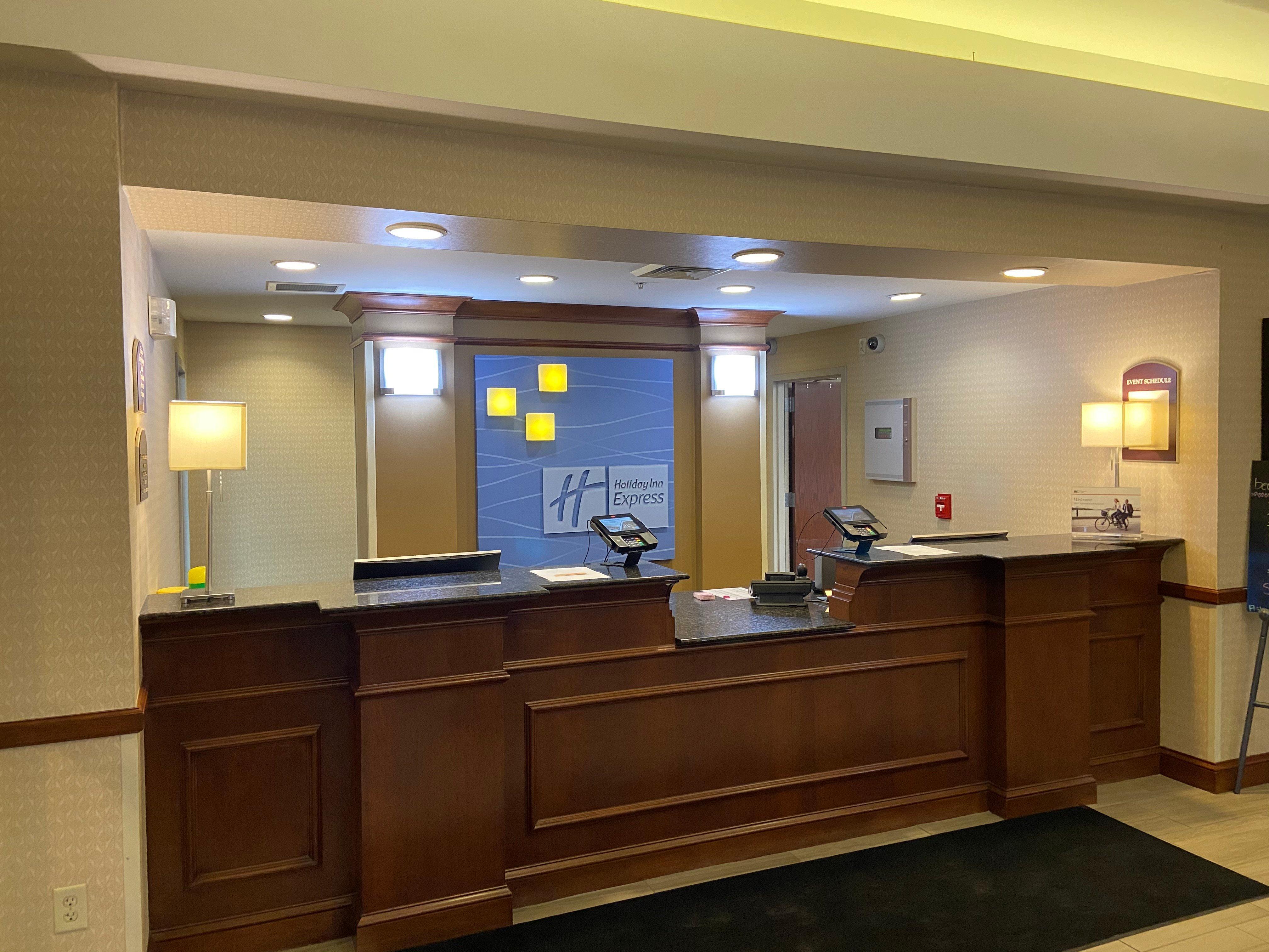 Holiday Inn Express Hotel & Suites Grand Forks, An Ihg Hotel Exteriör bild