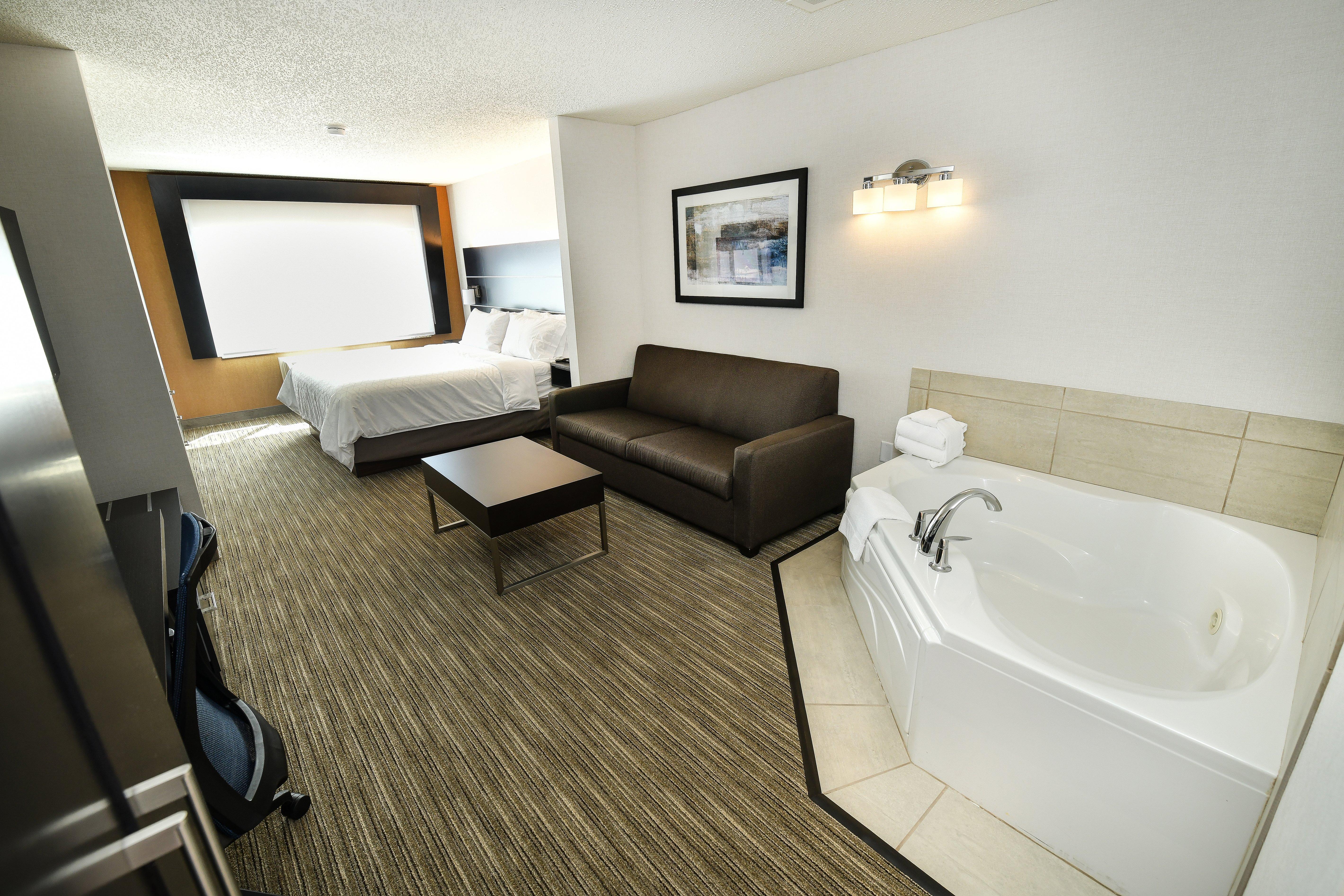 Holiday Inn Express Hotel & Suites Grand Forks, An Ihg Hotel Exteriör bild