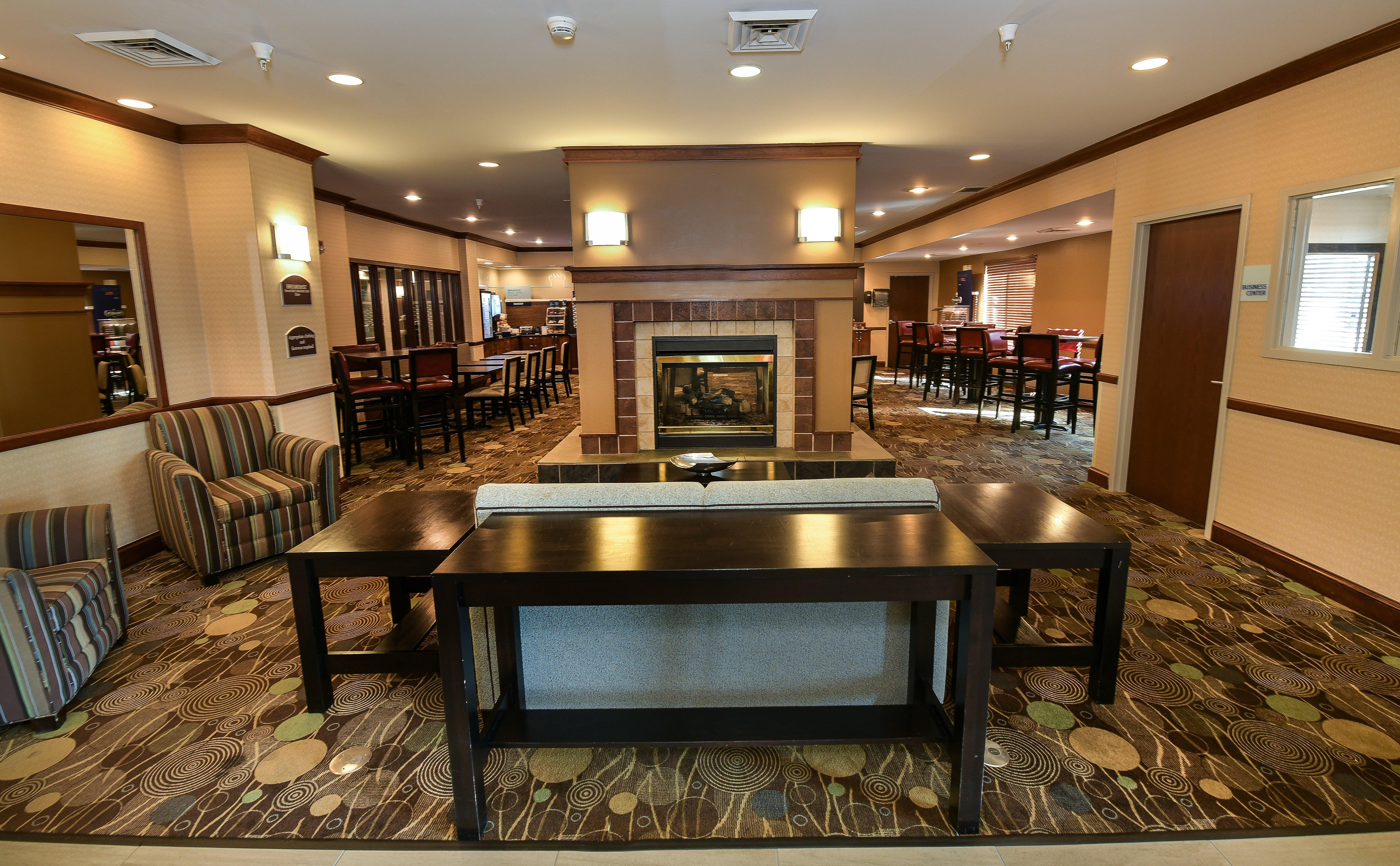 Holiday Inn Express Hotel & Suites Grand Forks, An Ihg Hotel Exteriör bild