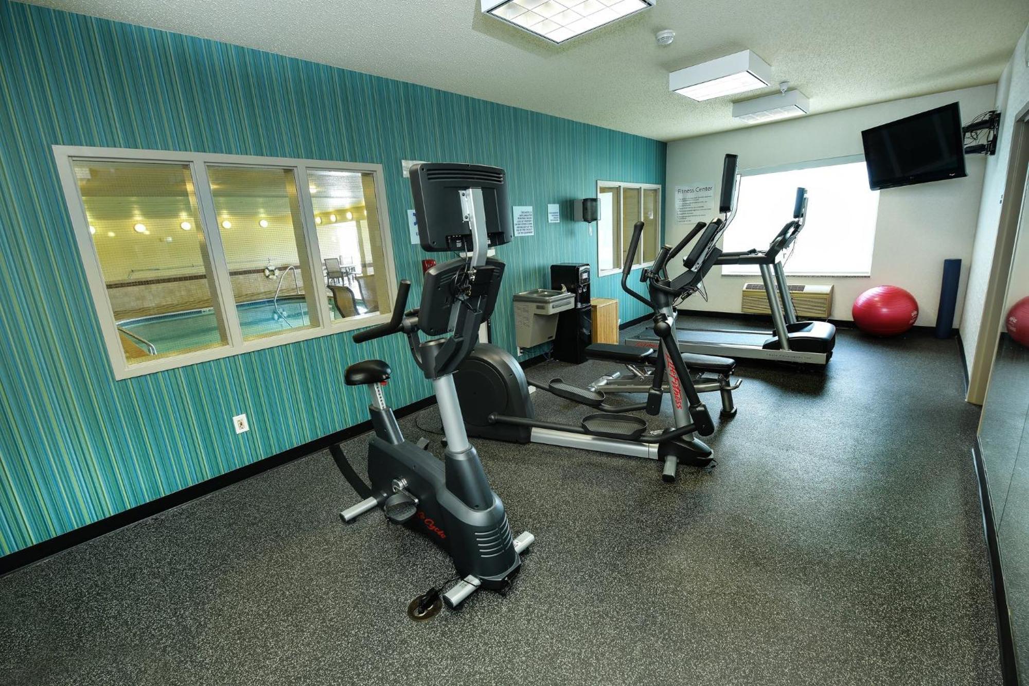 Holiday Inn Express Hotel & Suites Grand Forks By Ihg Exteriör bild