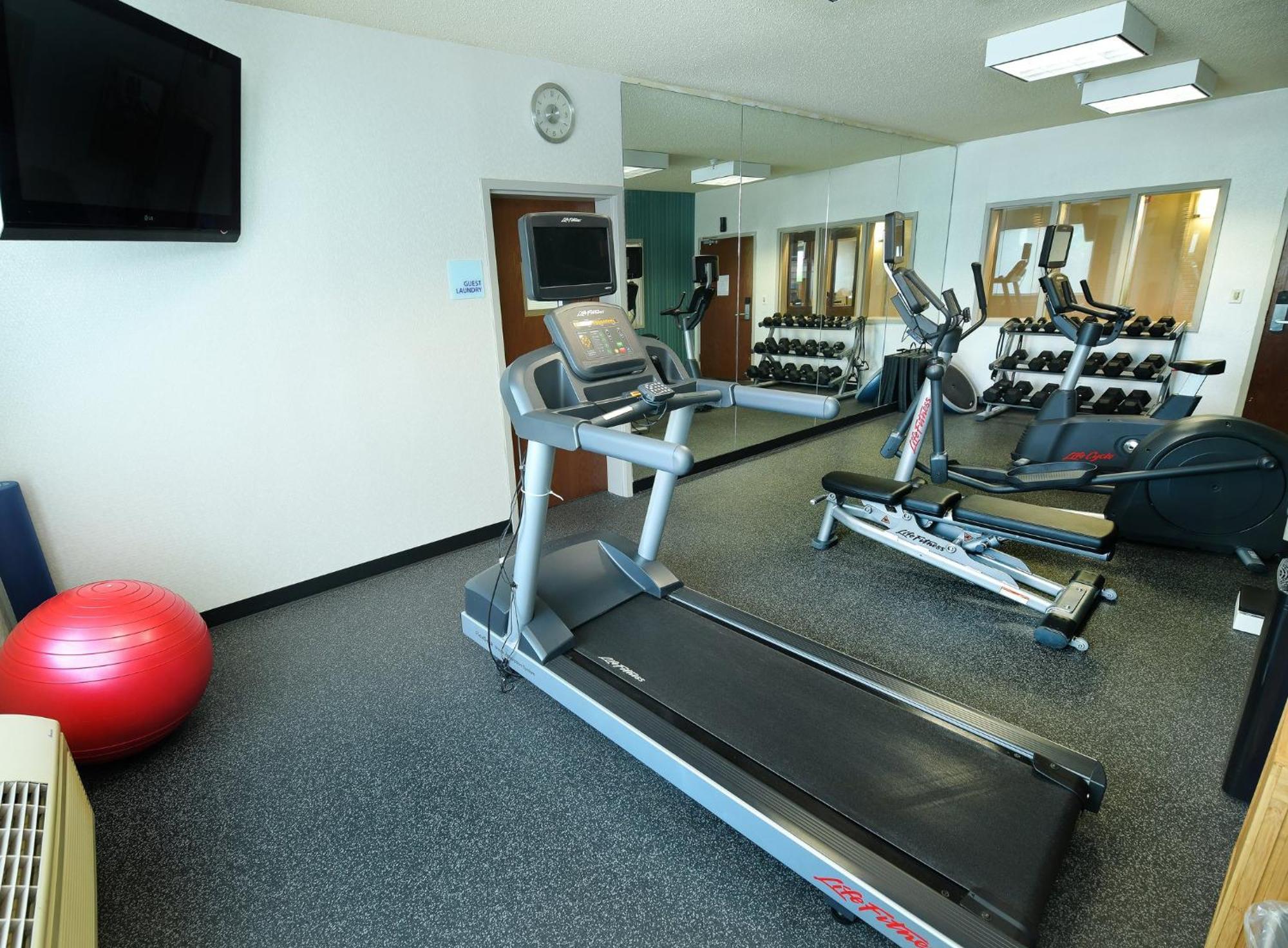 Holiday Inn Express Hotel & Suites Grand Forks By Ihg Exteriör bild