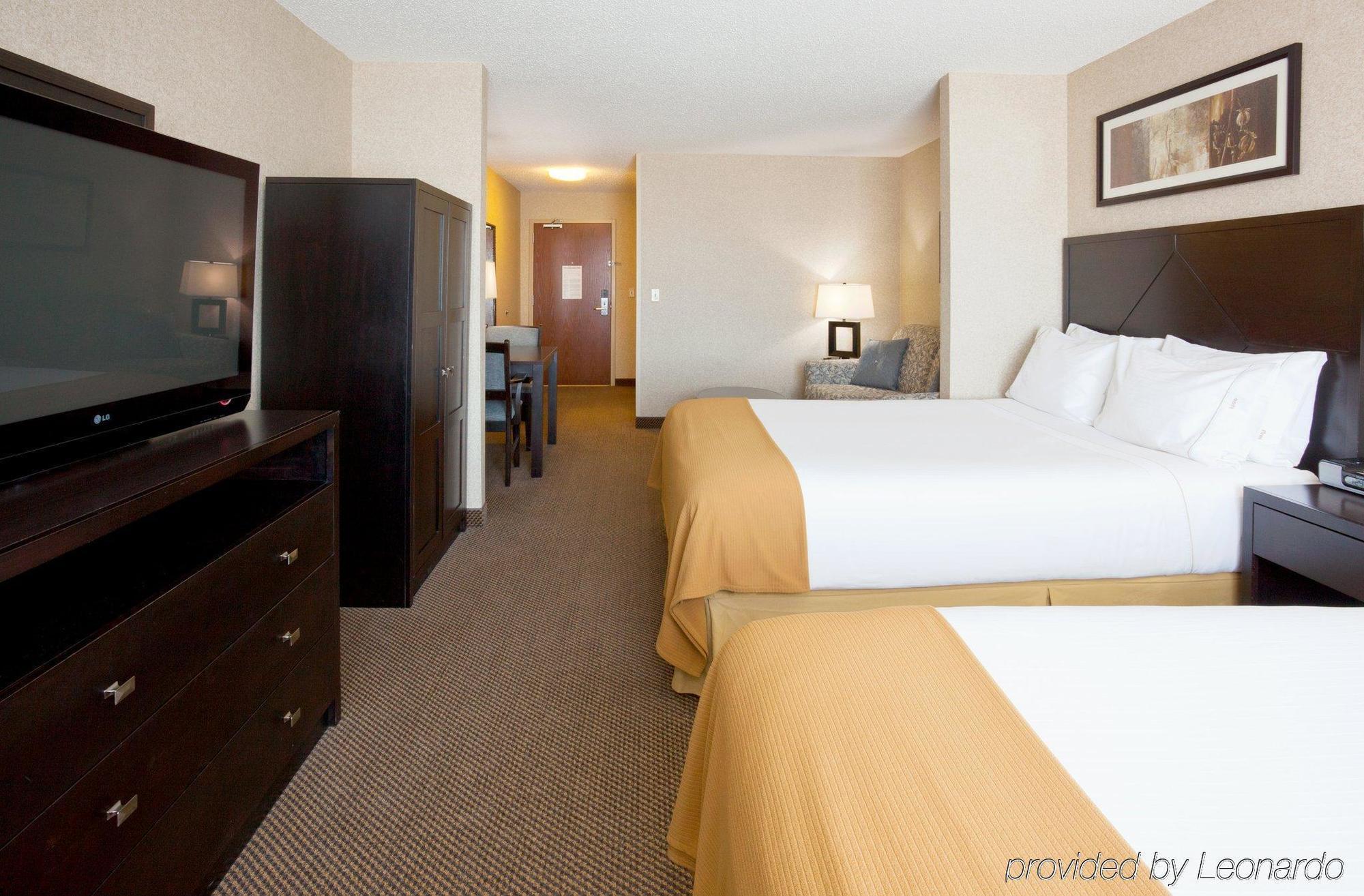 Holiday Inn Express Hotel & Suites Grand Forks By Ihg Rum bild