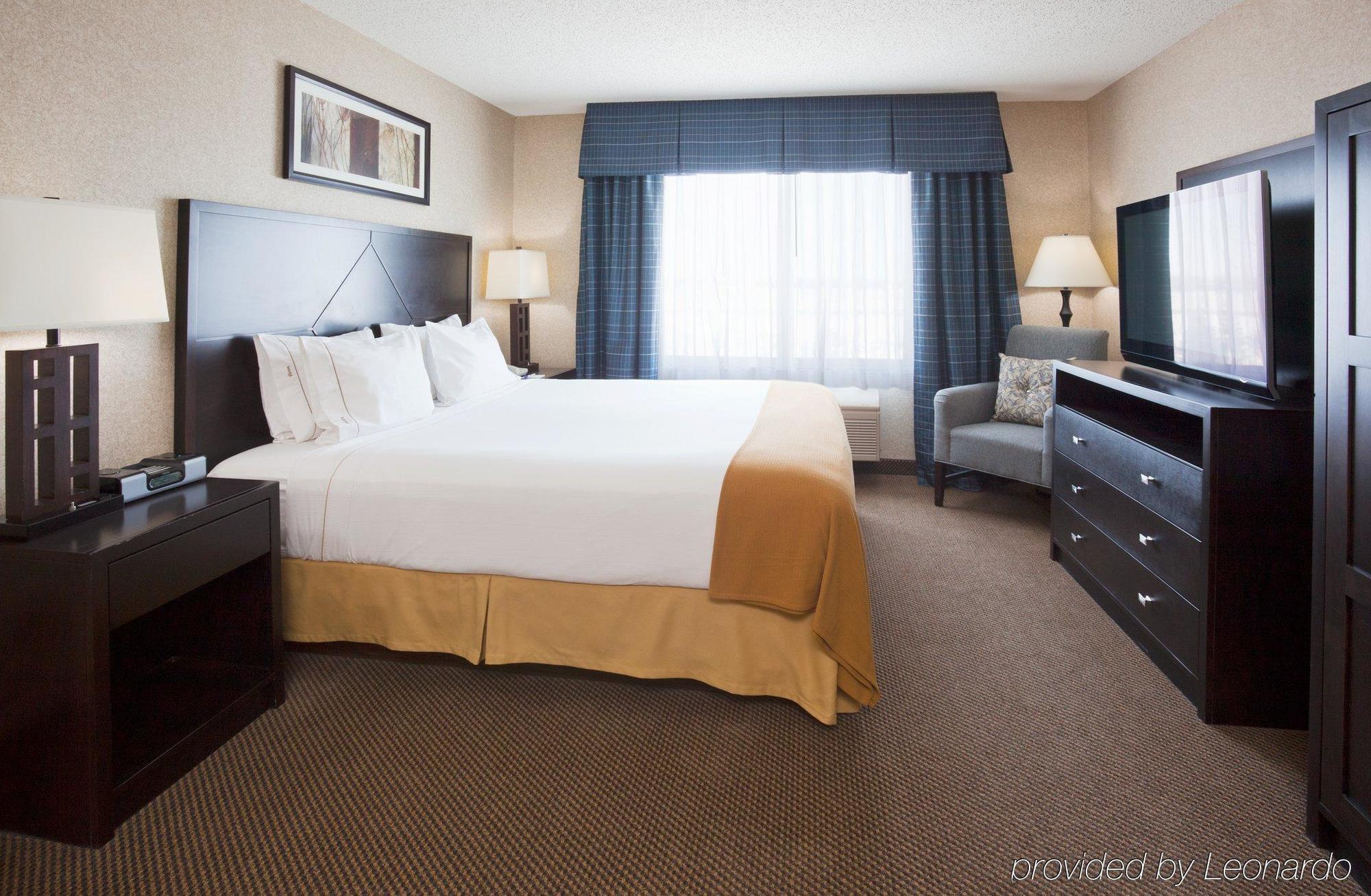 Holiday Inn Express Hotel & Suites Grand Forks, An Ihg Hotel Rum bild