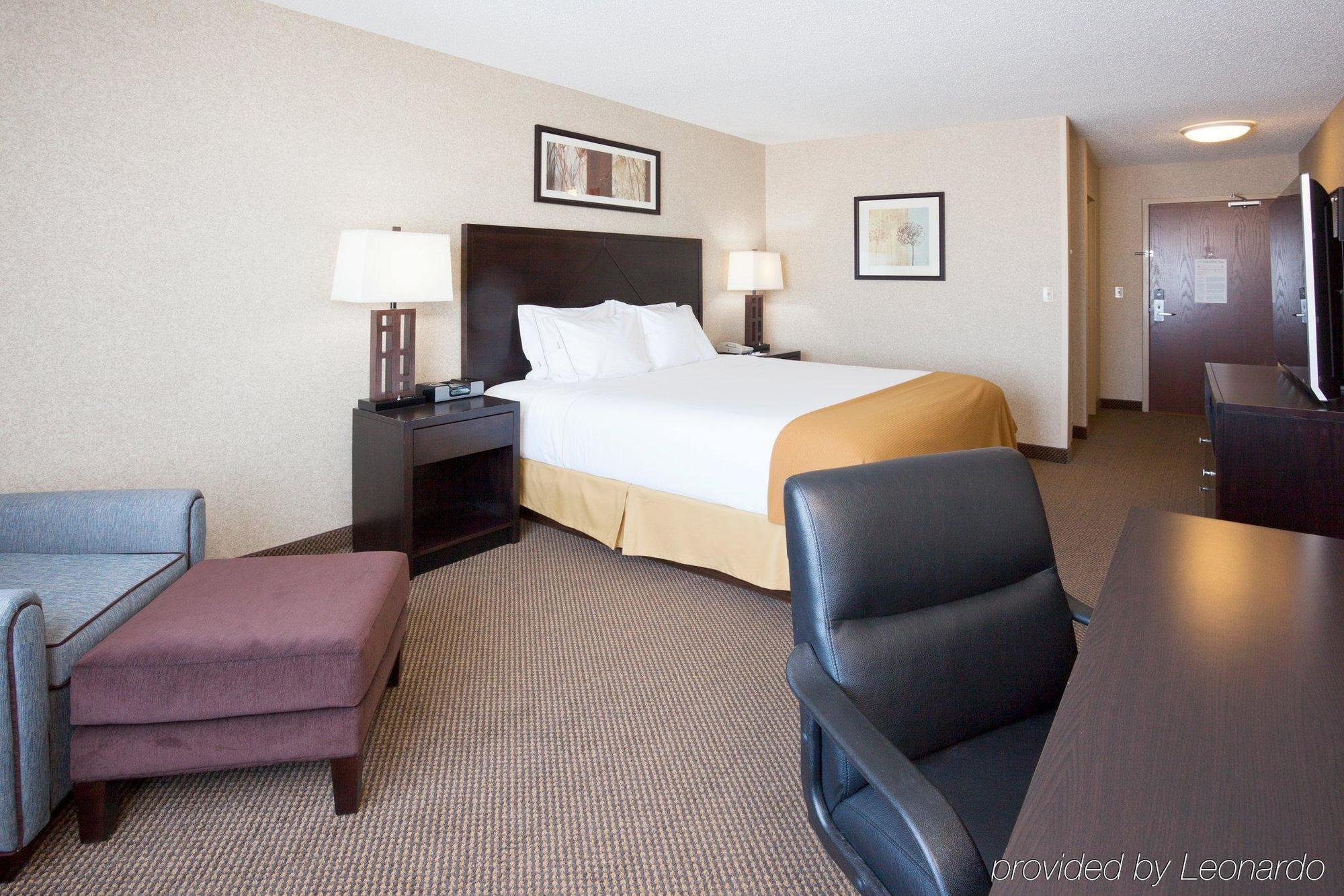 Holiday Inn Express Hotel & Suites Grand Forks, An Ihg Hotel Exteriör bild