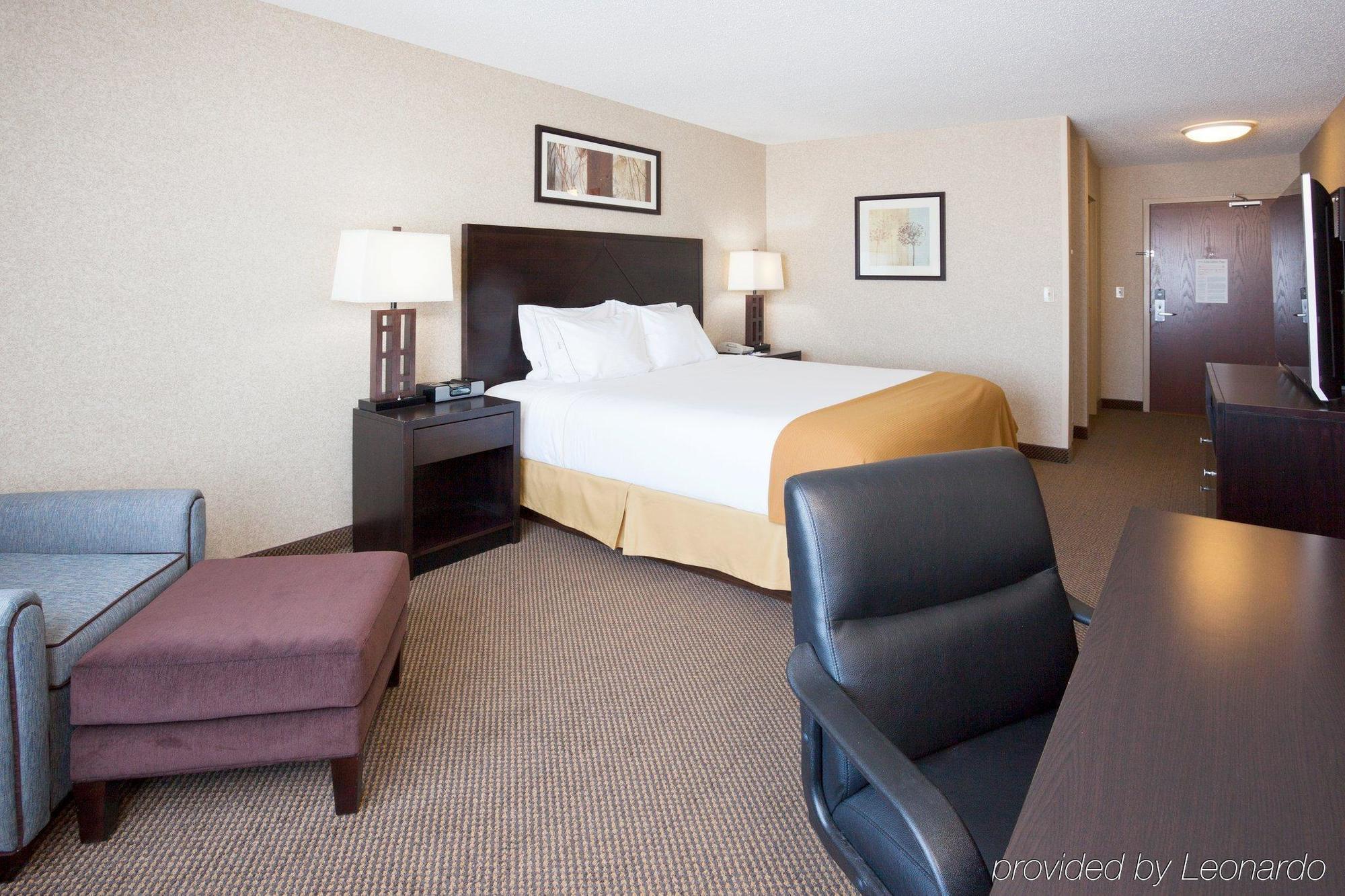 Holiday Inn Express Hotel & Suites Grand Forks By Ihg Exteriör bild