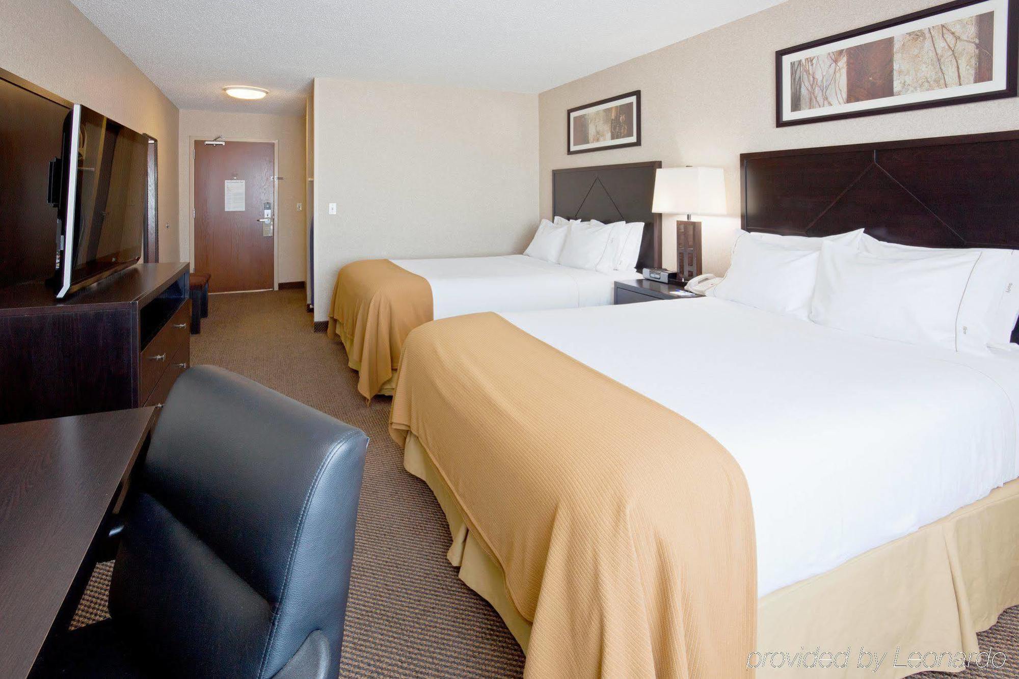 Holiday Inn Express Hotel & Suites Grand Forks, An Ihg Hotel Rum bild