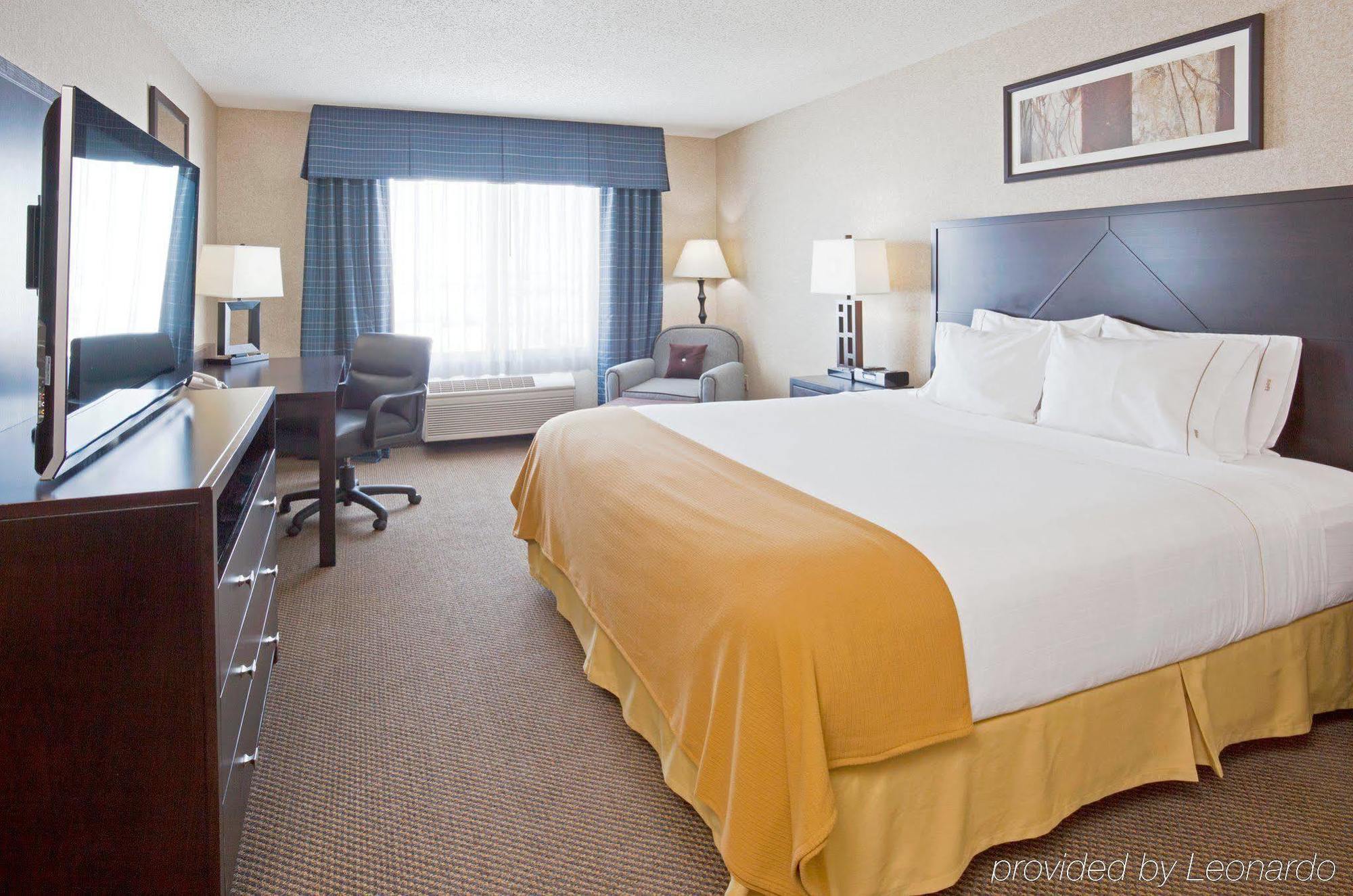 Holiday Inn Express Hotel & Suites Grand Forks, An Ihg Hotel Rum bild