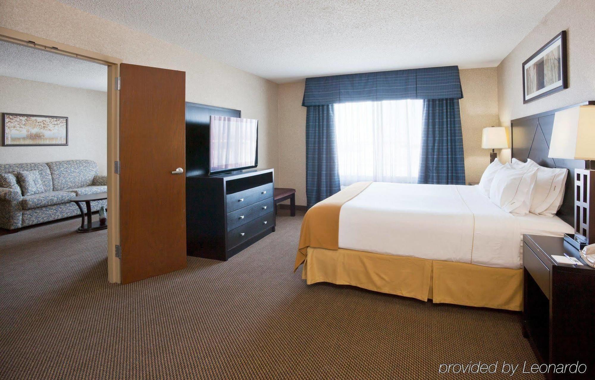 Holiday Inn Express Hotel & Suites Grand Forks By Ihg Rum bild