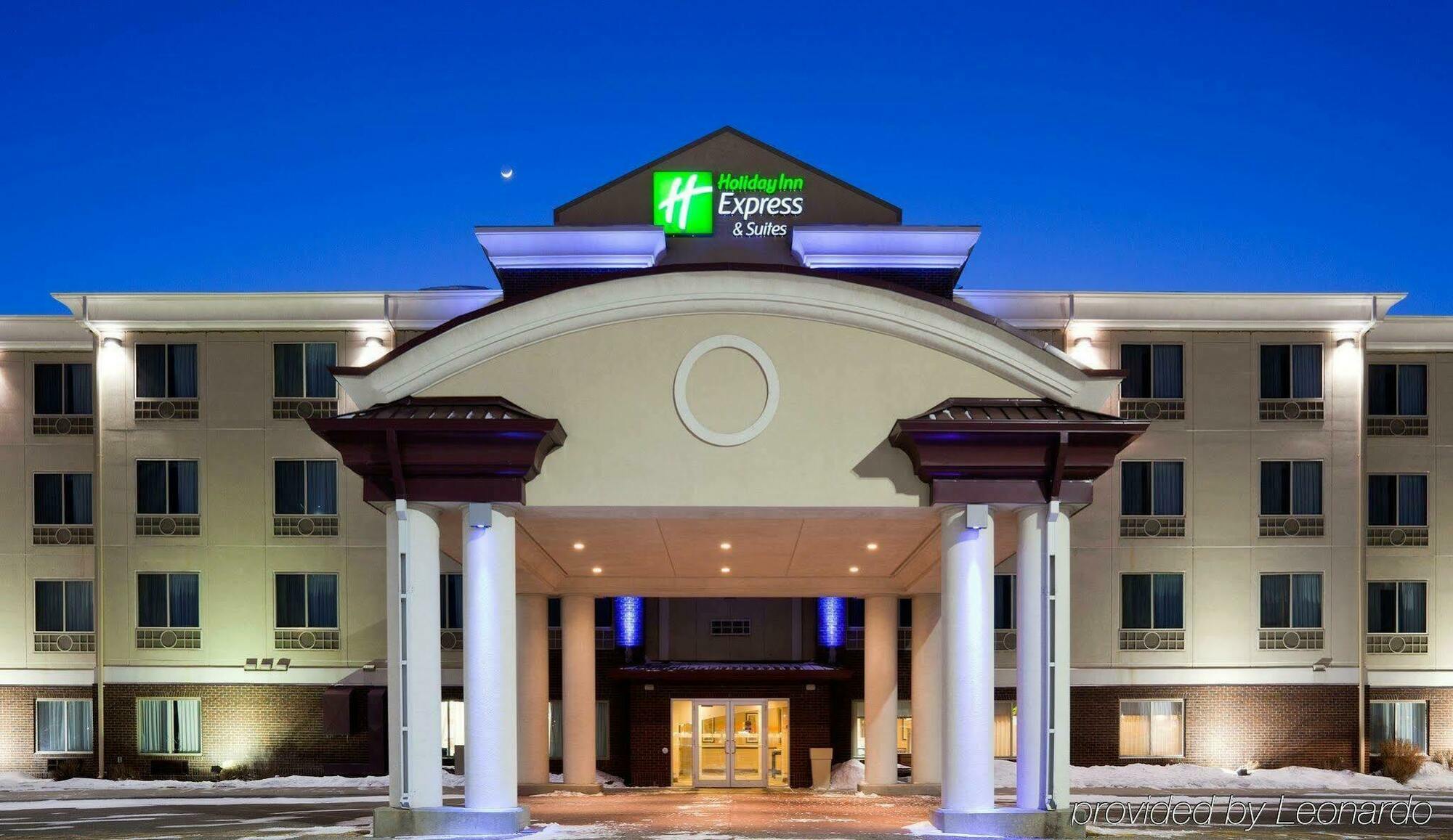 Holiday Inn Express Hotel & Suites Grand Forks, An Ihg Hotel Exteriör bild